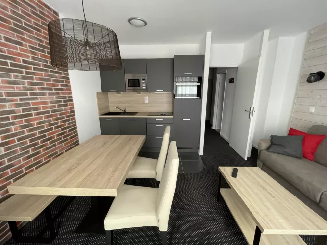 P21 / Estudio / 4 personas