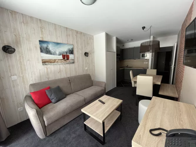 P28 / Estudio / 4 personas