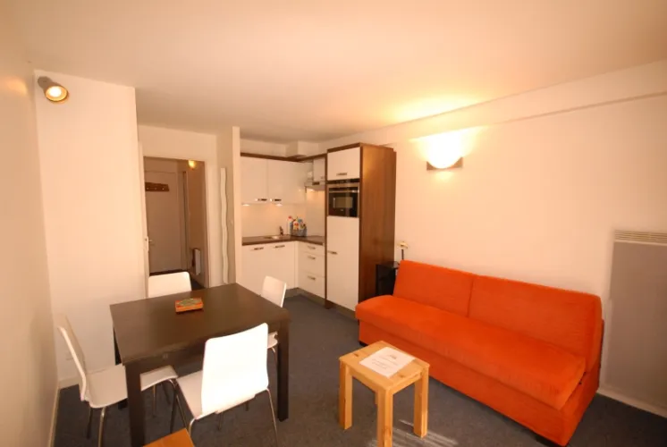 MAR-M4 / Estudio / 4 personas