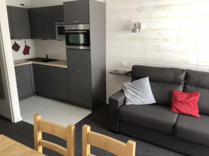 MAR-B4 / Estudio / 5 personas