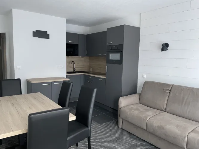 EUR215 / Estudio / 6 personas