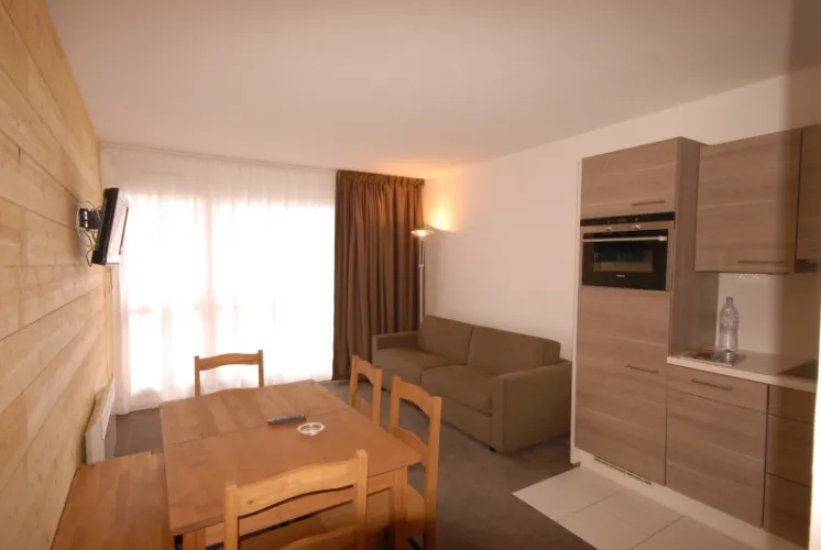 EUR808 / Estudio / 6 personas
